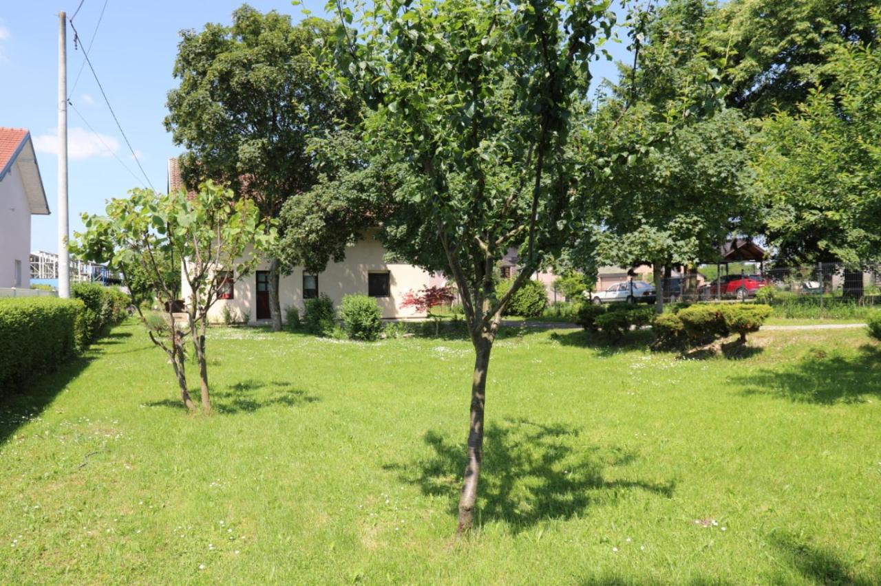 Maple Place Velika Gorica Dış mekan fotoğraf