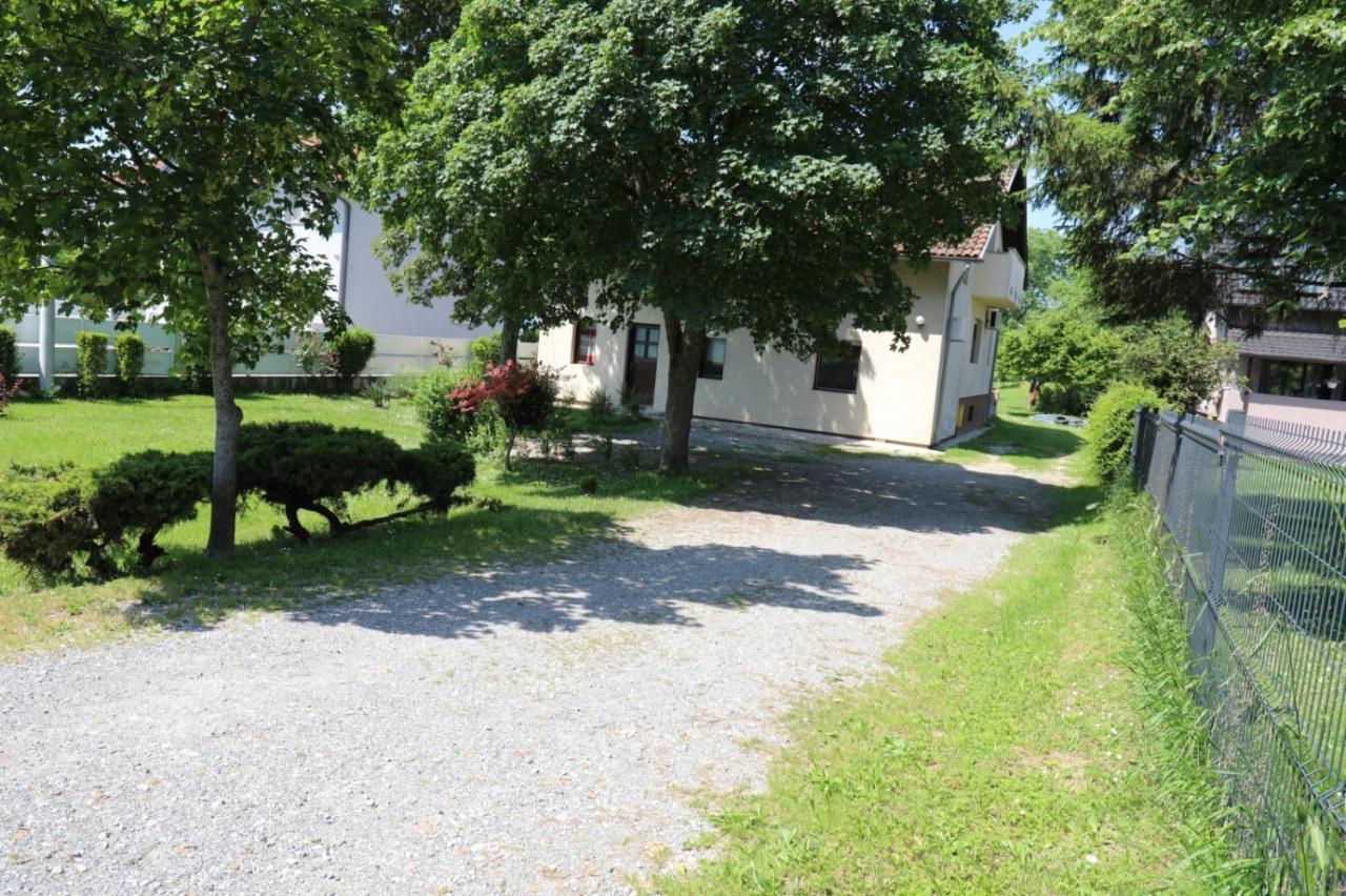 Maple Place Velika Gorica Dış mekan fotoğraf